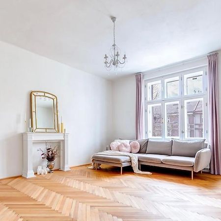 City Center Apartment Hradec Kralove Luaran gambar